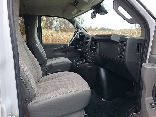 2024 Chevrolet Express Passenger 3500 1LT