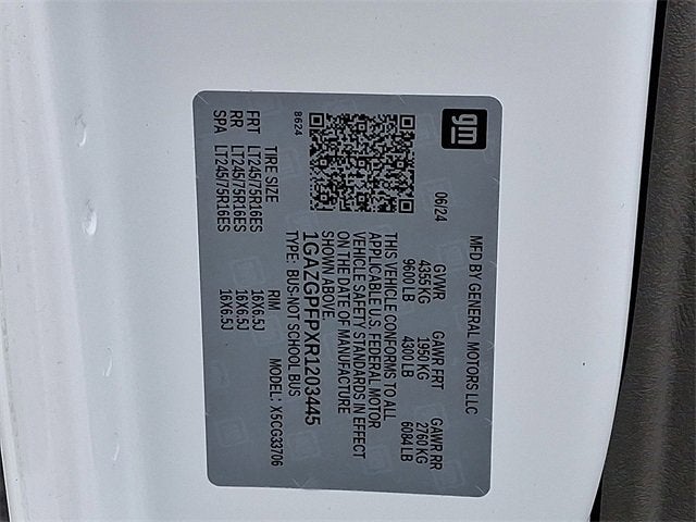 2024 Chevrolet Express Passenger 3500 1LT