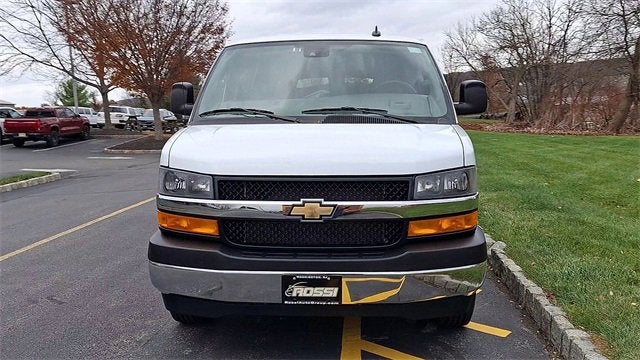 2024 Chevrolet Express Passenger 3500 1LT