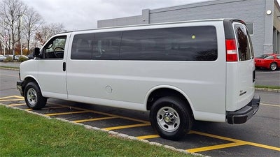 2024 Chevrolet Express Passenger 3500 1LT