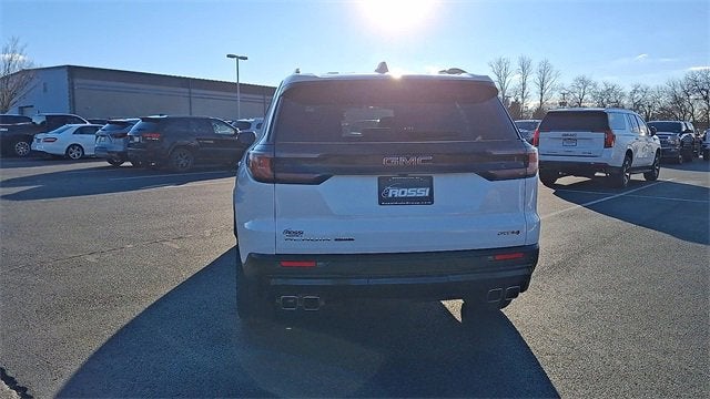 2024 GMC Acadia AT4