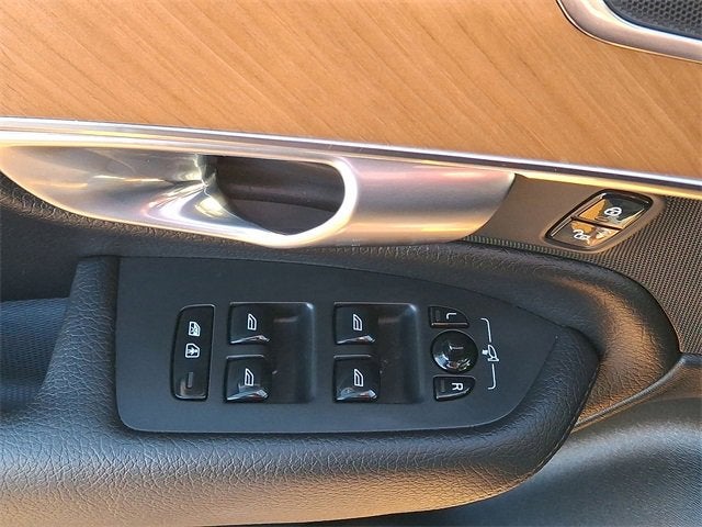 2021 Volvo XC90 Recharge Plug-In Hybrid T8 Inscription Expression 7 Passenger