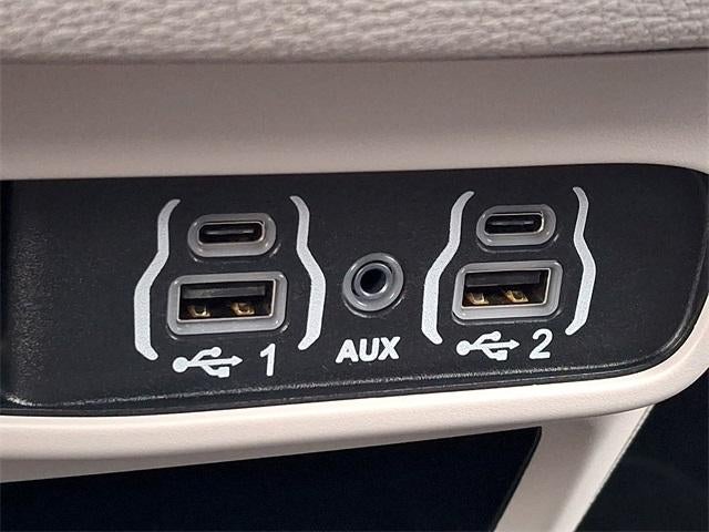 2023 Chrysler Pacifica Hybrid Touring L FWD