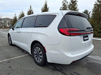 2023 Chrysler Pacifica Hybrid Touring L FWD