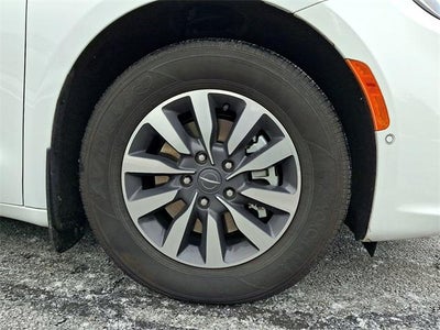 2023 Chrysler Pacifica Hybrid Touring L FWD