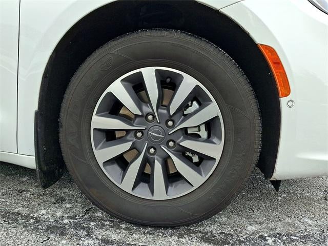 2023 Chrysler Pacifica Hybrid Touring L FWD