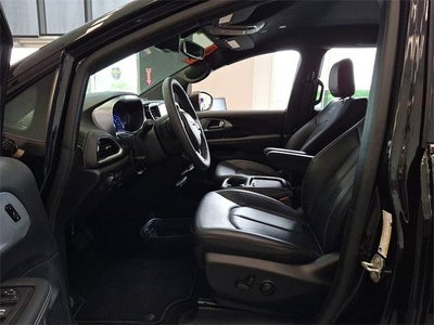 2023 Chrysler Pacifica Hybrid Touring L FWD