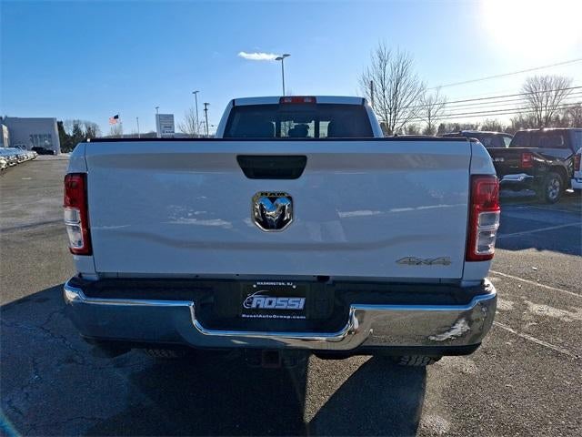 2020 RAM 2500 Tradesman 4x4 Crew Cab 8' Box